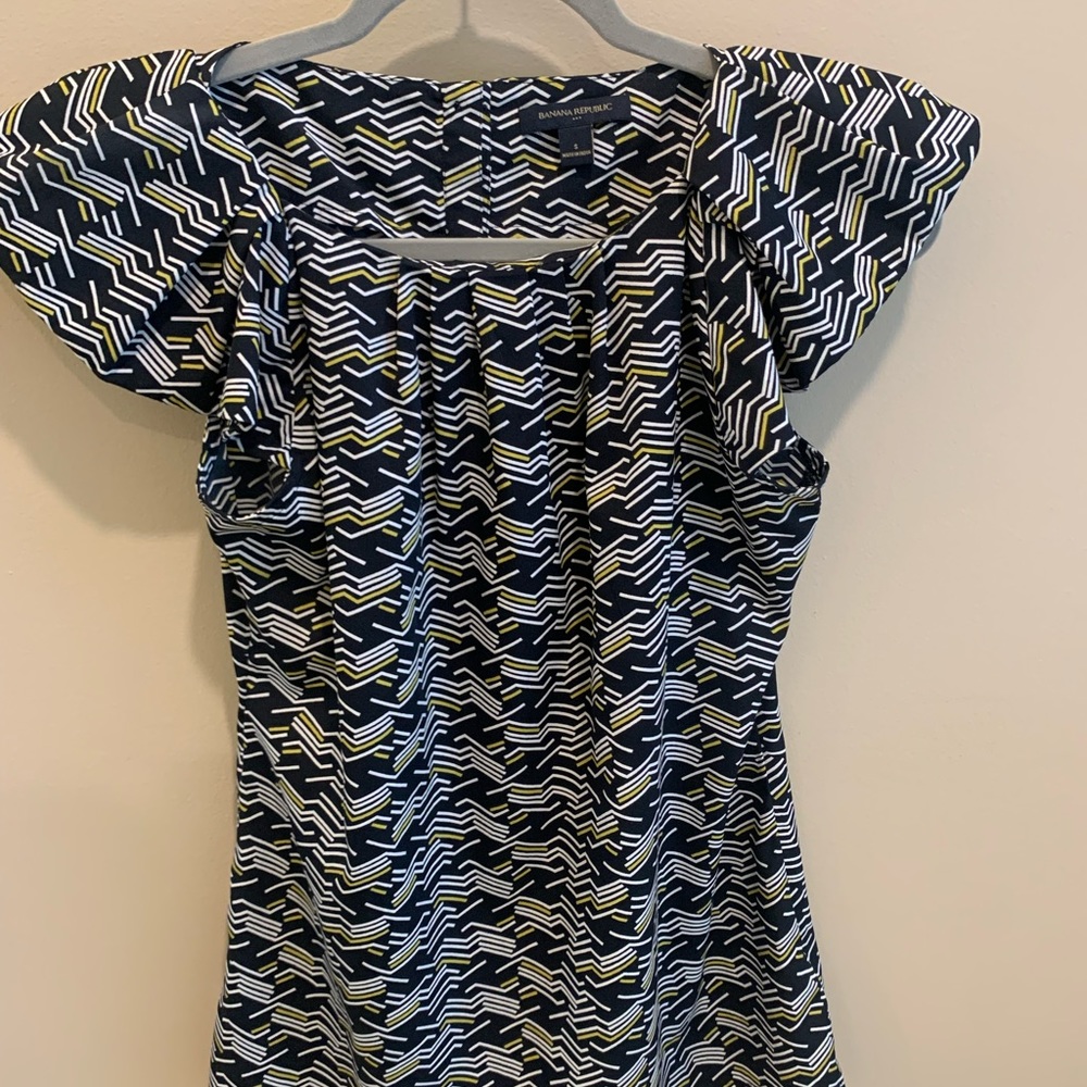 Banana Republic flutter sleeve blouse Small